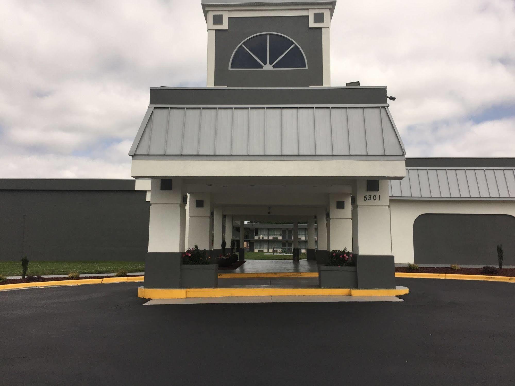 Quality Inn & Suites University Area Charlotte Exterior foto